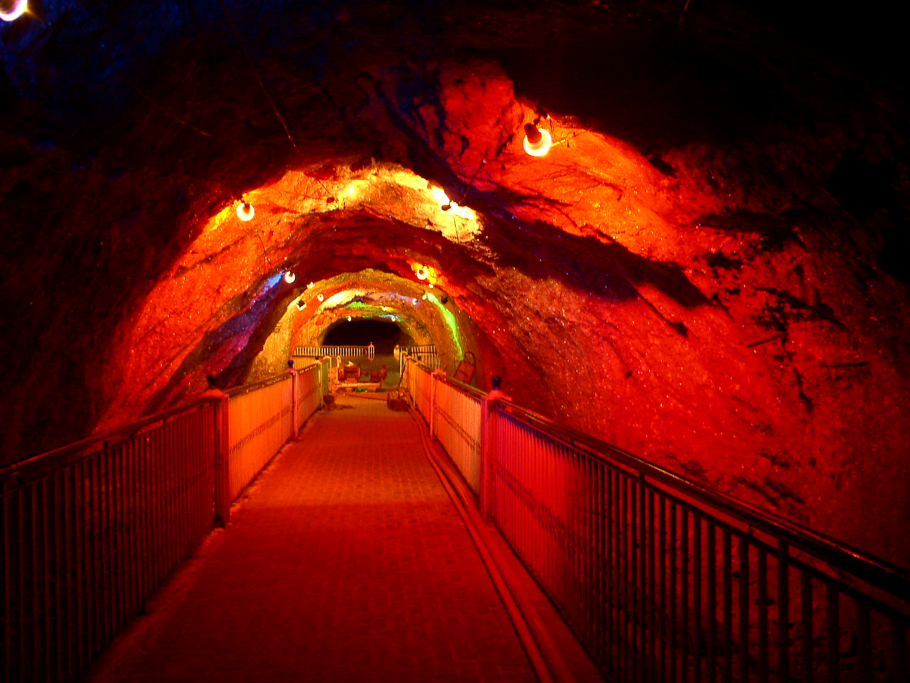 12 Fascinating Images Of Khewra Salt Mine That Will Leave You