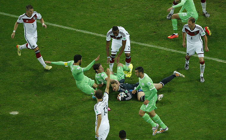 Germany's goalkeeper Manuel Neuer (C) ma
