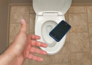 fea_phonerepair_1113_phonetoilet