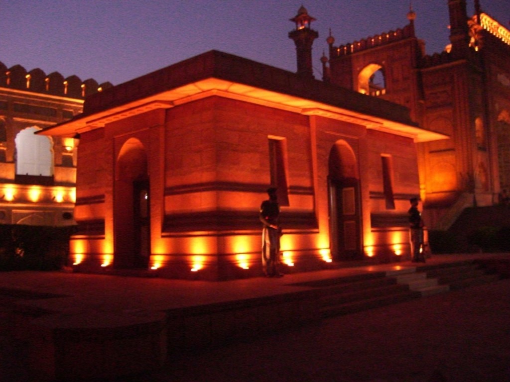 AllamaIqbal_Tomb