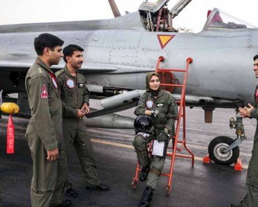 first_paf_lady_pilot-2