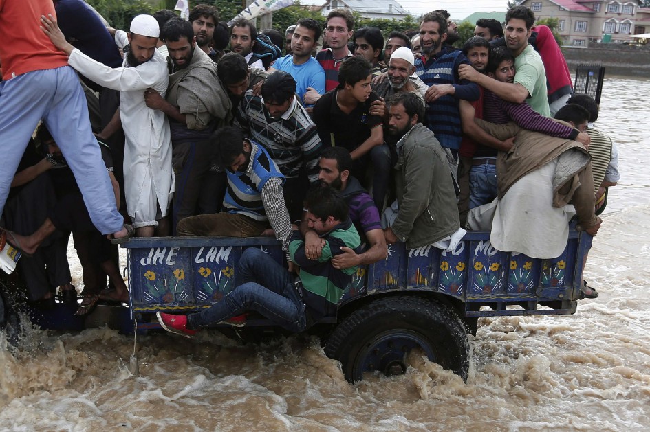 update of flood, Larkana districts, Shikarpur district,Kashmore-Kandkot district,Flood victims, Rasulpur breaks, Dedhbakhtiari breaks, Chek Kehel dyke breaksChenab River, Flood, Fooding, Sher Shah in Multan, Multan, floods in districts, NDMA, Muzaffargarh, Government, Punjab government,