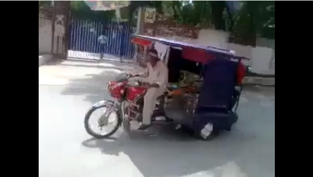 Funny Video: The most amazing Rickshaw Stunt Ever!