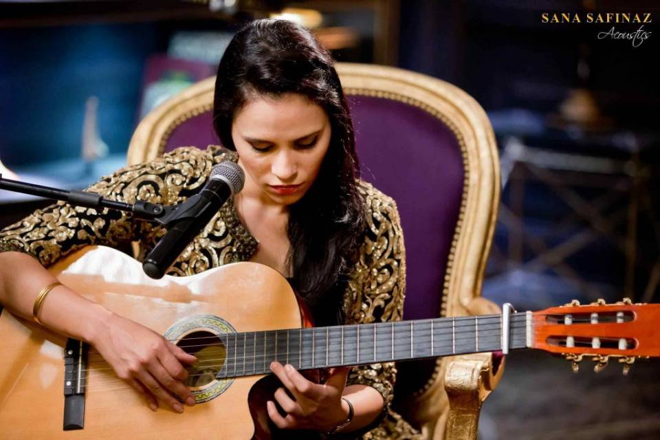 Lifestyle: Sana Safinaz Acoustics - A new advertising tool in pakistani ...