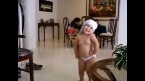 Funny: Baby Dancing Like a Pro!