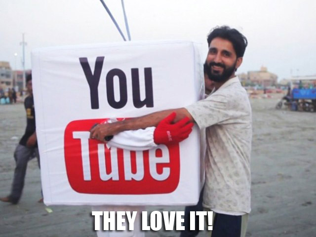 653838-youtubehug-1389182408-442-640x480