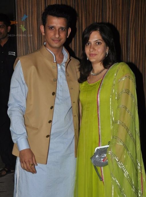 Sharman-Joshi-With-Wife