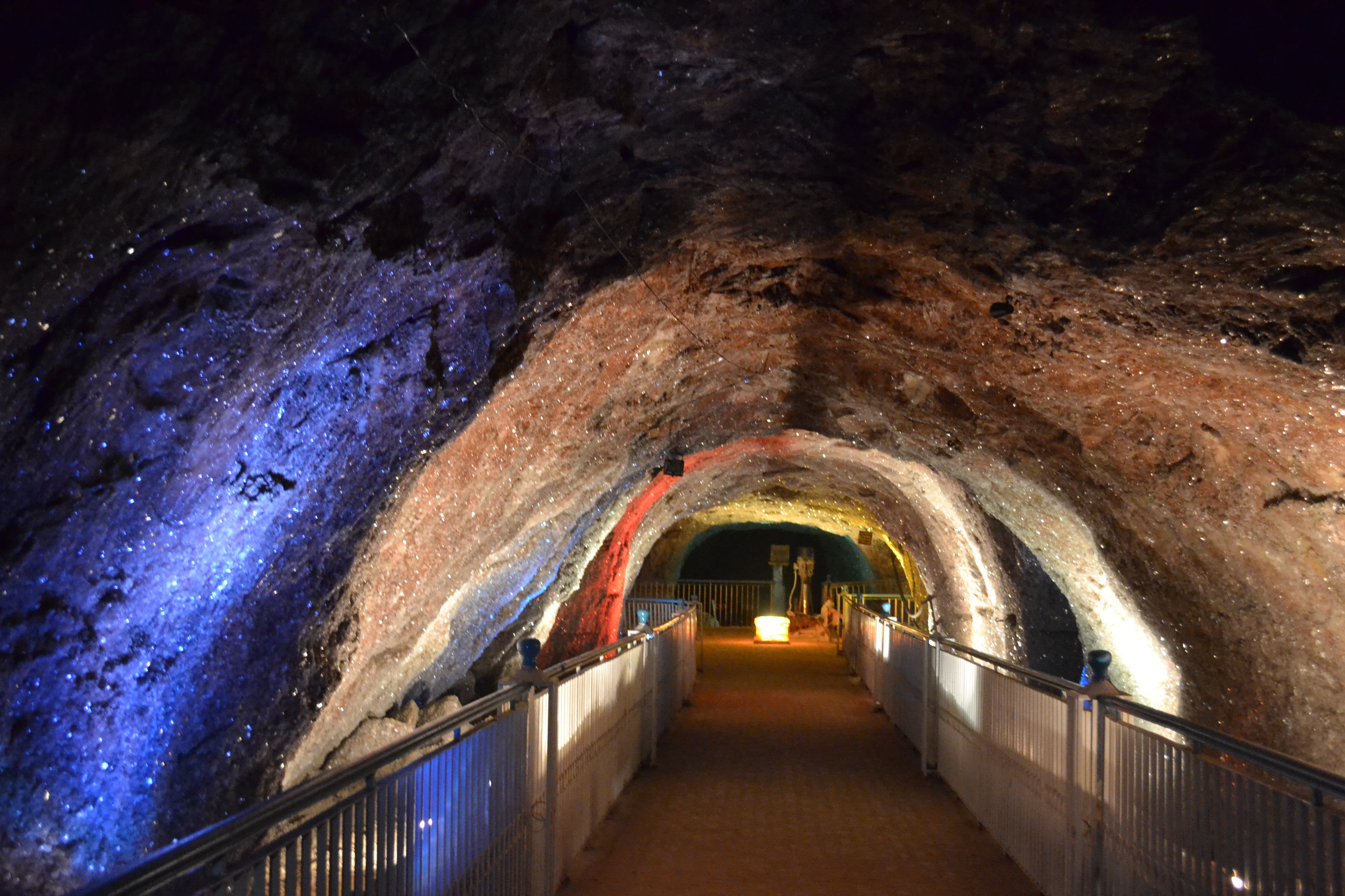 12 Fascinating Images Of Khewra Salt Mine That Will Leave You Mesmerized Parhlo