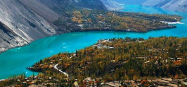banner-lake-Hunza