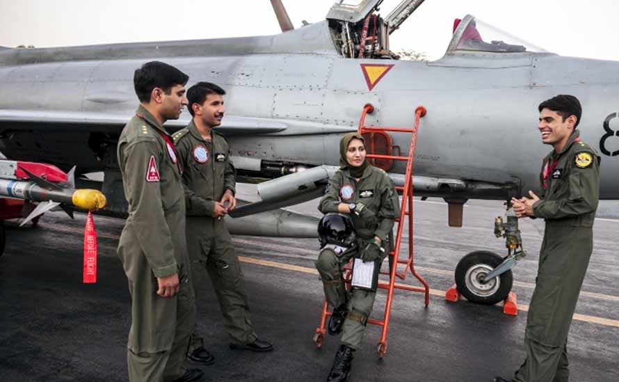 first_paf_lady_pilot-2