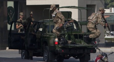 in-october-2009-ssg-commandos-stormed-an-office-building-and-rescued-39-people-taken-hostage-by-suspected-taliban-militants-after-an-attack-on-the-armys-headquarters