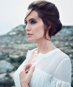 1416356313_angelina_jolie-dujour-magazine-zoom