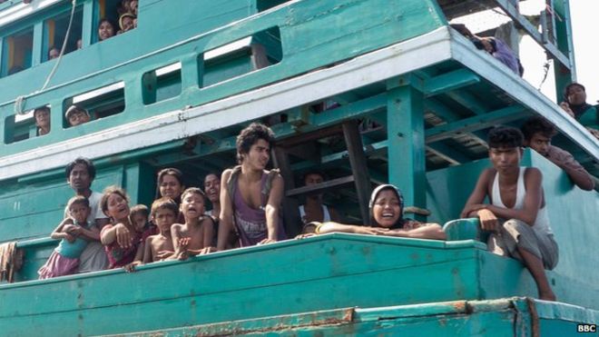 _82995032_thailand_stranded_boat-1170197small