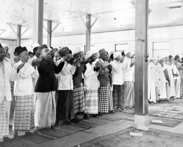 COLLECTIE_TROPENMUSEUM_Bidstond_in_de_Kwitang_moskee_te_Jakarta_naar_aanleiding_van_het_overlijden_van_Mohammed_Ali_Jinnah_de_eerste_gouverneur_van_Pakistan_14_september_1948_TMnr_10001