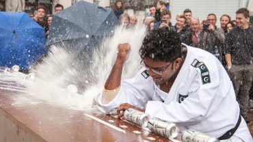 Rashid crushing cans with his elbow and making Guinness world record