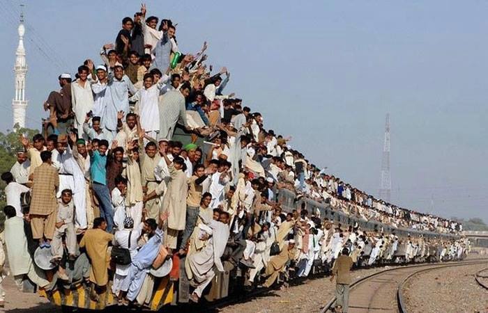 Overloaded-vehicles-parhlo (1)