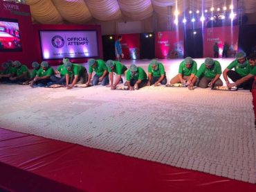 making of world's largest cookie in the shape of pakistan's flag