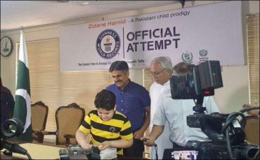Zidane hamid, making periodic table and setting Guinness world record