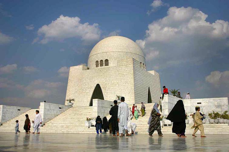 10 places to visit in karachi