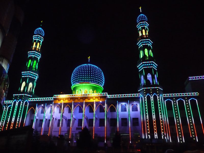 6404116-The_Great_Mosque_of_Xining_at_night-0