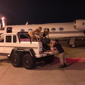 is-this-how-dan-bilzerian-is-using-his-mercedes-benz-brabus-g63-amg-6x6-98923_1