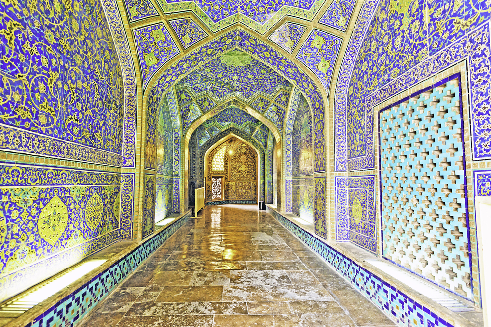 shaykh-lotfollah-mosque-in-Esfahan-from-Shutterstock