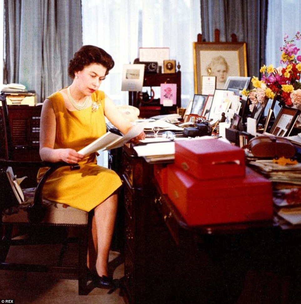 2C1B022600000578-3227071-No_change_The_new_photo_echoes_another_taken_in_the_1960s_of_the-a-24_1441792784689