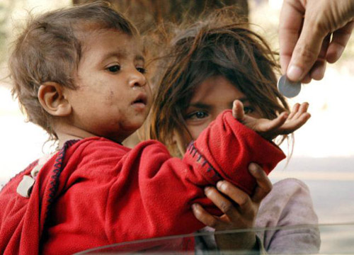 child-beggars-on-road