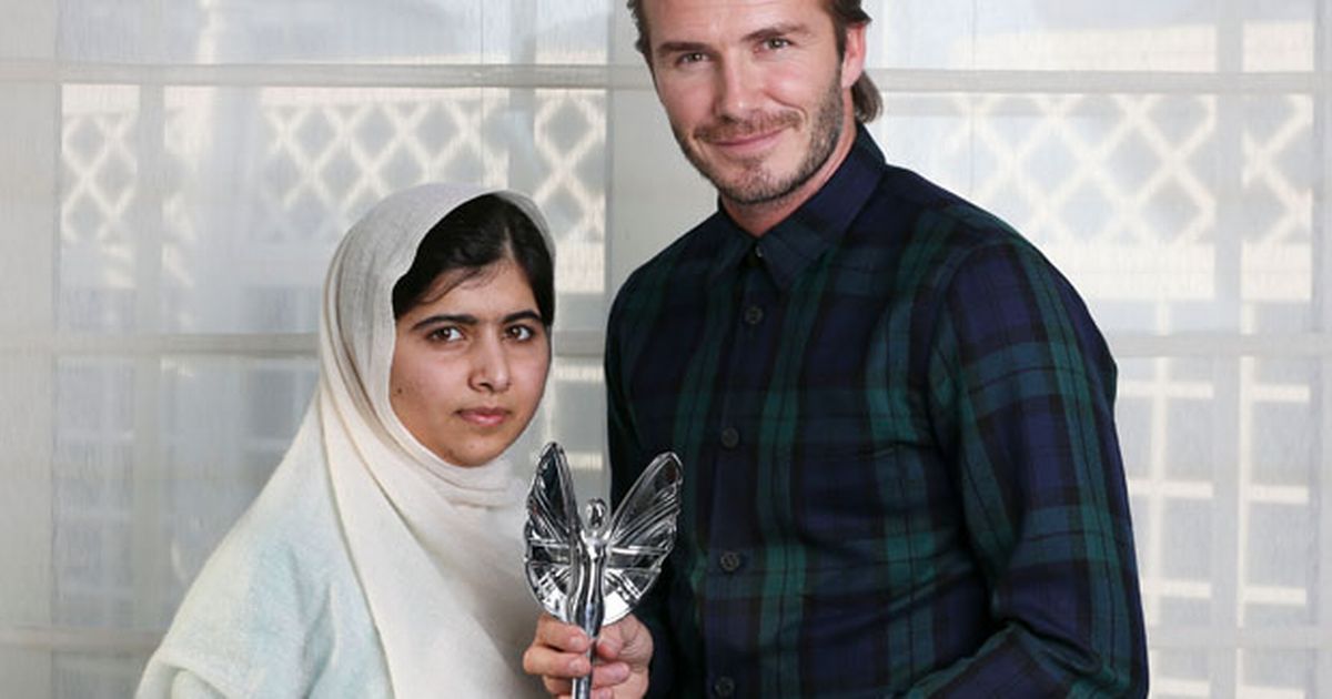 David-Beckham-presents-a-Mirror-Pride-of-Britain-award-to-Malala-Yousafzai