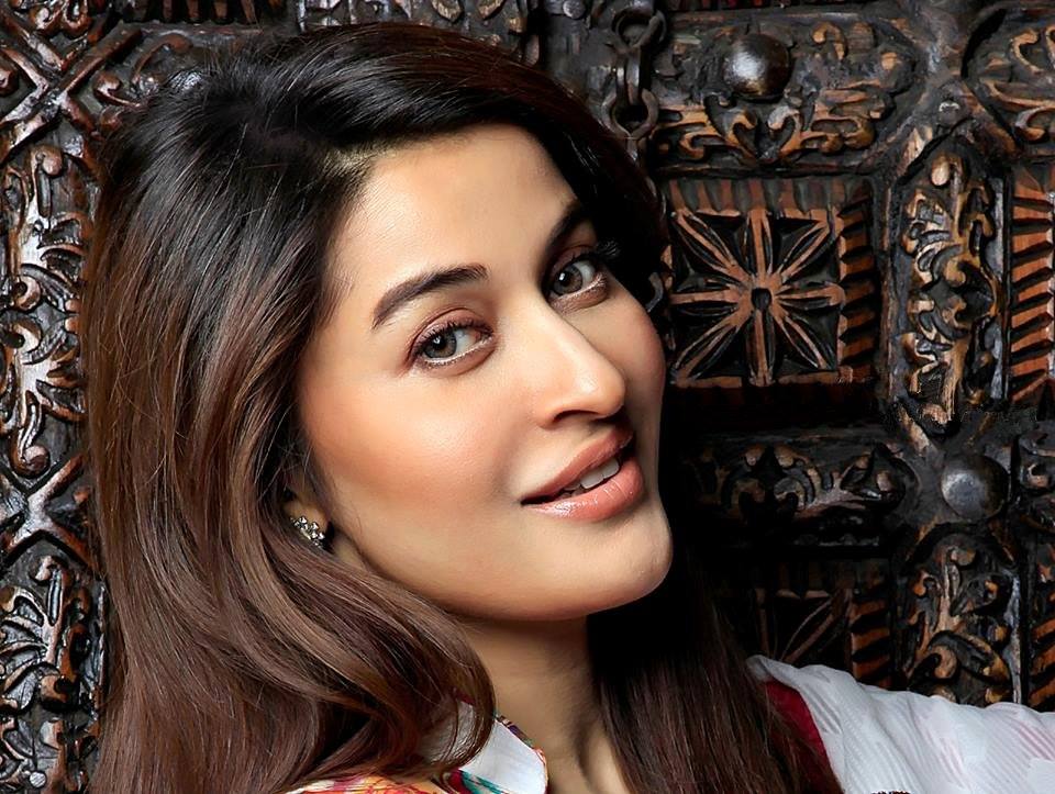 Shaista-Wahidi-latest-photoshoot-for-a-magazine.-1