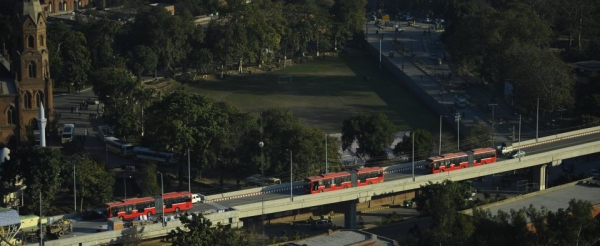 Lahore-Metro-Bus-System-view-in-front-of-GC-University-overhead