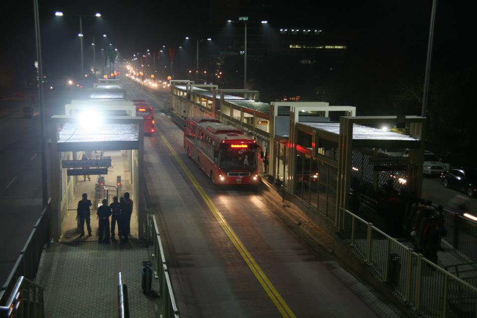 Shahbaz-Sharif-travel-in-Metrobus-Lahore-4