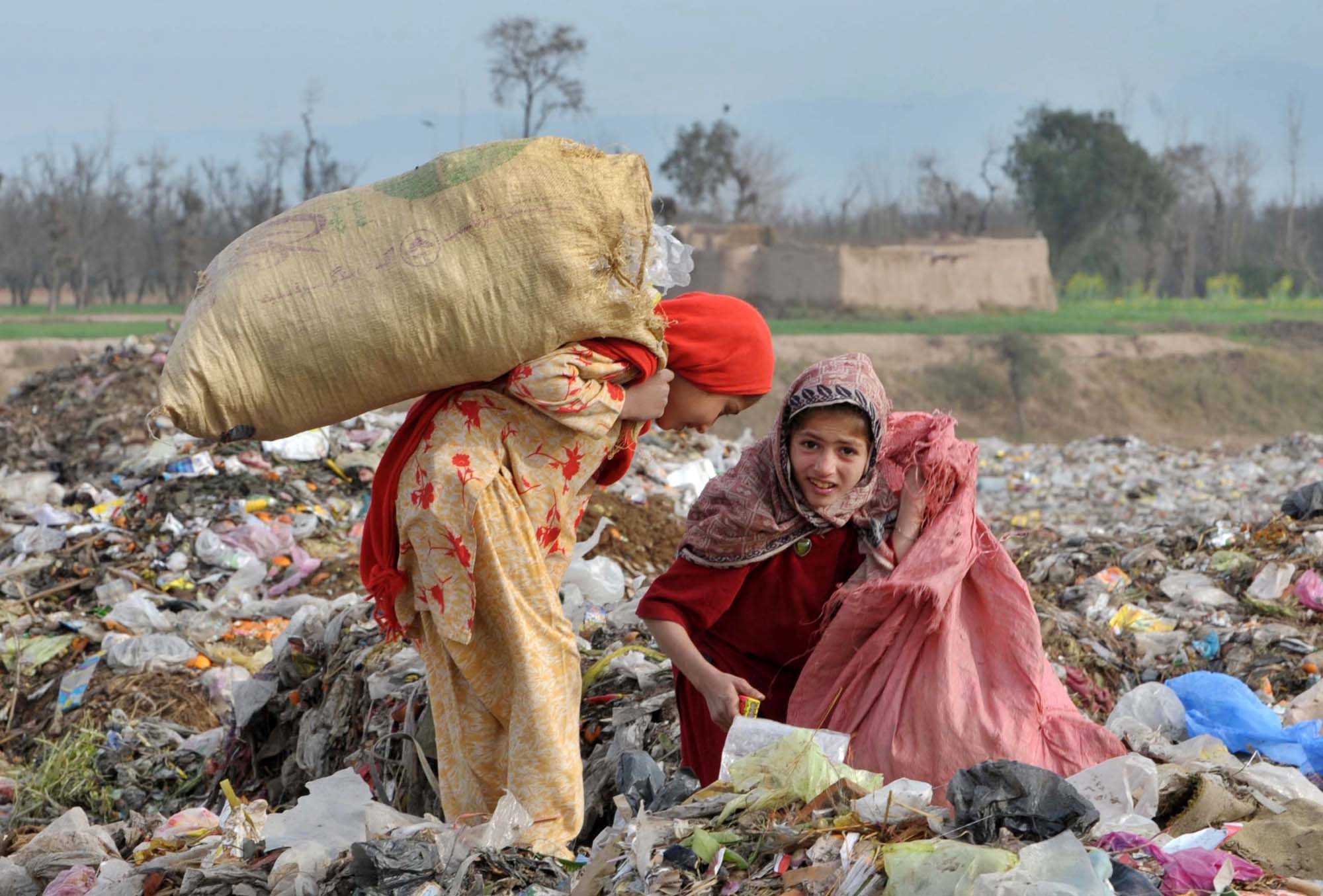 STOP IT NOW! 13 GutWrenching Images Of Child Labor In Pakistan
