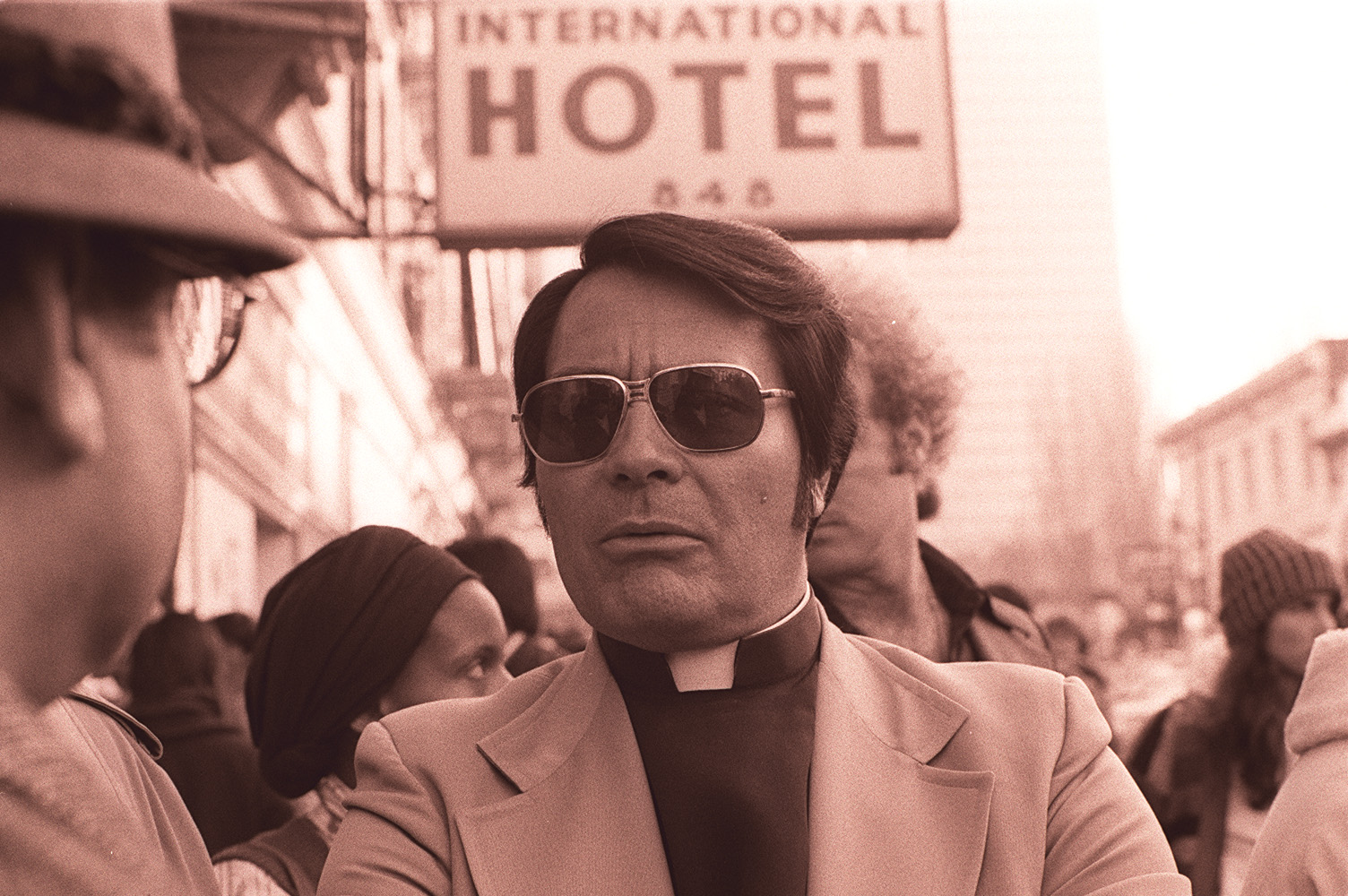 Jim_Jones_in_front_of_the_International_Hotel