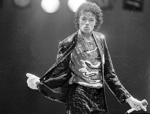 young-michael-jacson-in-sequins