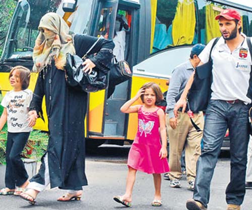 Shahid Afridi's Wife in Burqa on Road