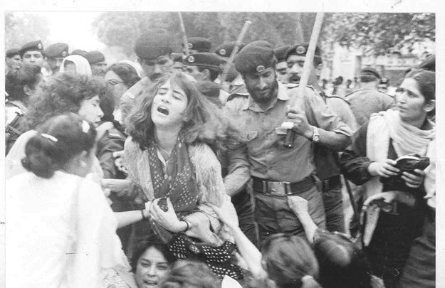 lathicharge-on-waf-lahore-1983-copy
