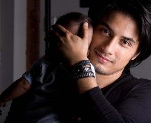 Ali-Zafar-with-son-Azaan.jpg