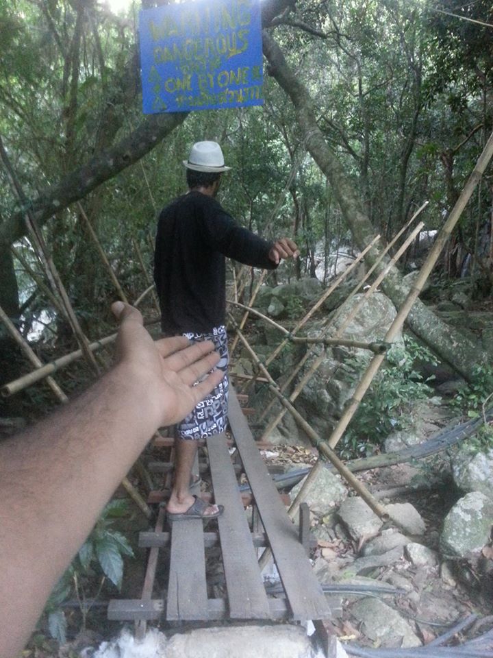 These Guys Recreated #FollowMeTo In Thailand: The Results Were Hilarious! 05