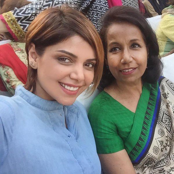 Twitter: Hadiqa Kiani