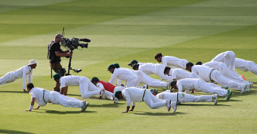 Pushup by Pakistani Cricket Team - Parhlo.com