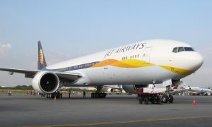 Indian Jet Emergency landing in Pakistan - Parhlo.com