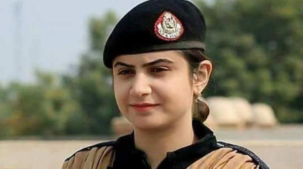Rafia Qaseem Baig: First Pakistani Woman to Join Bomb Disposal Unit - Parhlo.com