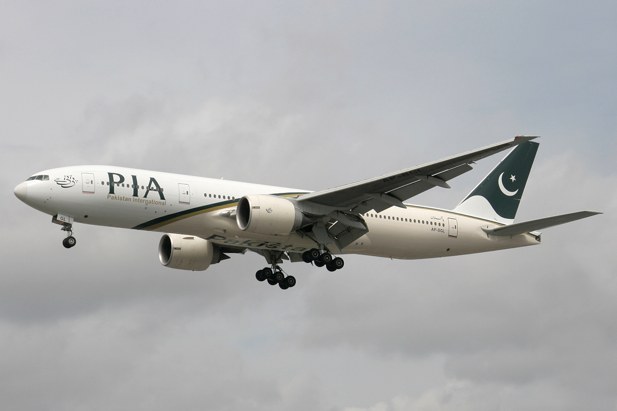 PIA Aircraft Crashed Near Abbottabad, Junaid Jamshed Was There Too - Parhlo.com