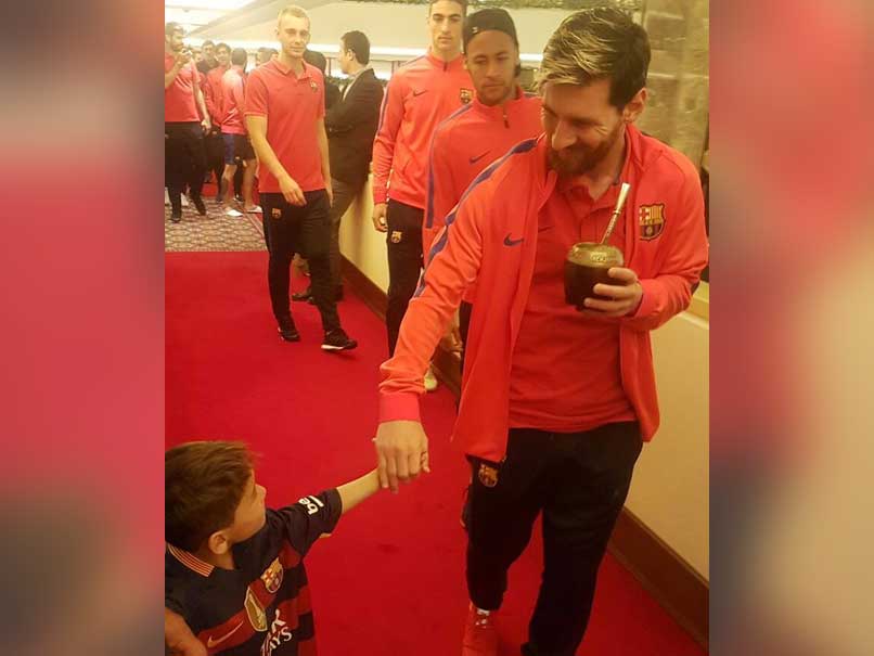 Afghan Boy Wore A Messi Shirt Made Out of Plastic Finally Meets His Idol - Parhlo.com Afghan Boy Wore A Messi Shirt Made Out of Plastic Finally Meets His Idol - Parhlo.com
