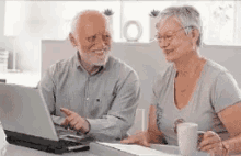 www.giphy.com