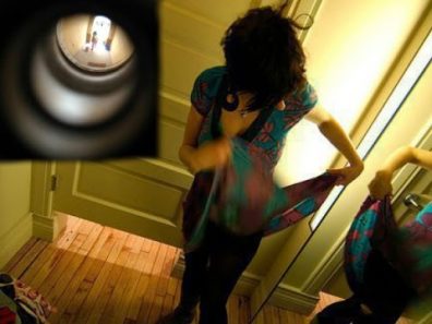 These Signs Confirm If You're Being Watched In The Trial Rooms