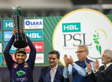 Sarfaraz Ahmed and Quetta gladiators team wins PSL 2019 trophy