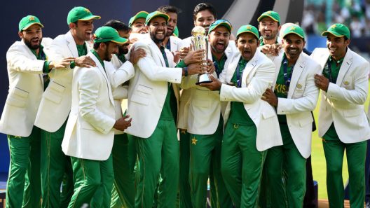 Sarfaraz Ahmed and Pakistani team wins champions trophy 2017