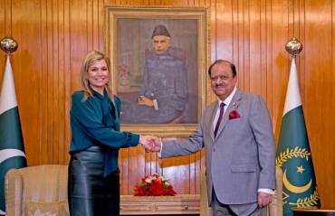 Queen to Pakistan 2016